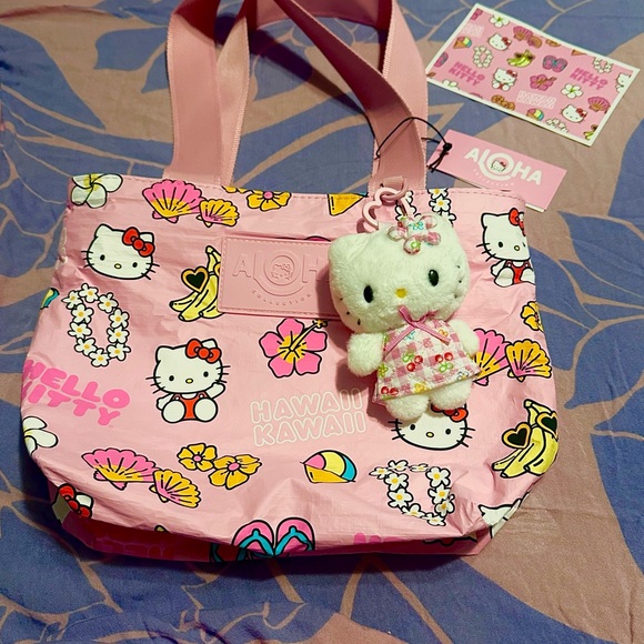 Aloha Collection Hello Kitty Pink Mini Tripper - Picture 3 of 6